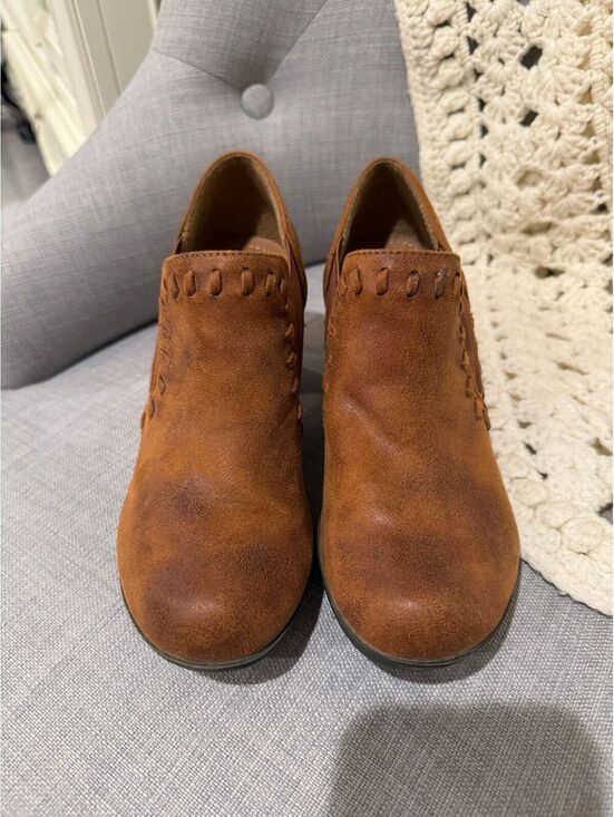 Sofft Shoes - Euro Soft by Sofft Brown Faux Leather Ankle Boots Size 8